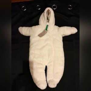 UNITED COLORS OF BENETTON BABIES UNISEX WHITE PLUSH 1 piece SNOWSUIT SZ. 3/6M